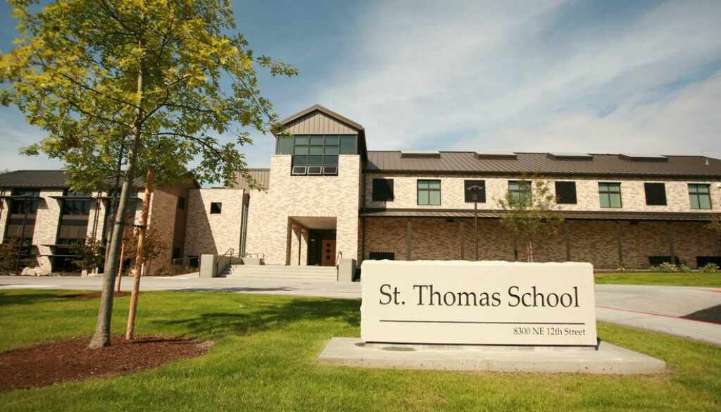 Facade and signage for St. Thomas School in Medina, Washington