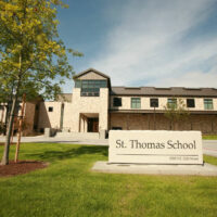 Facade and signage for St. Thomas School in Medina, Washington